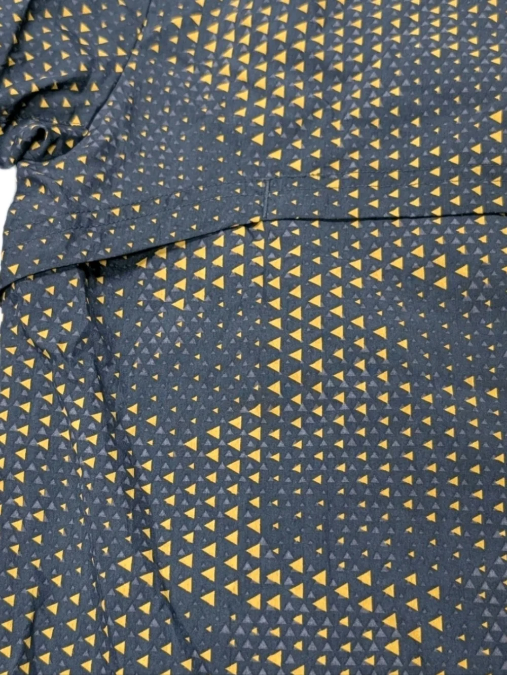 Title: Gymshark Sport Windbreaker Jacket Men's L Black Turmeric Triangle EUC - Picture 8 of 16